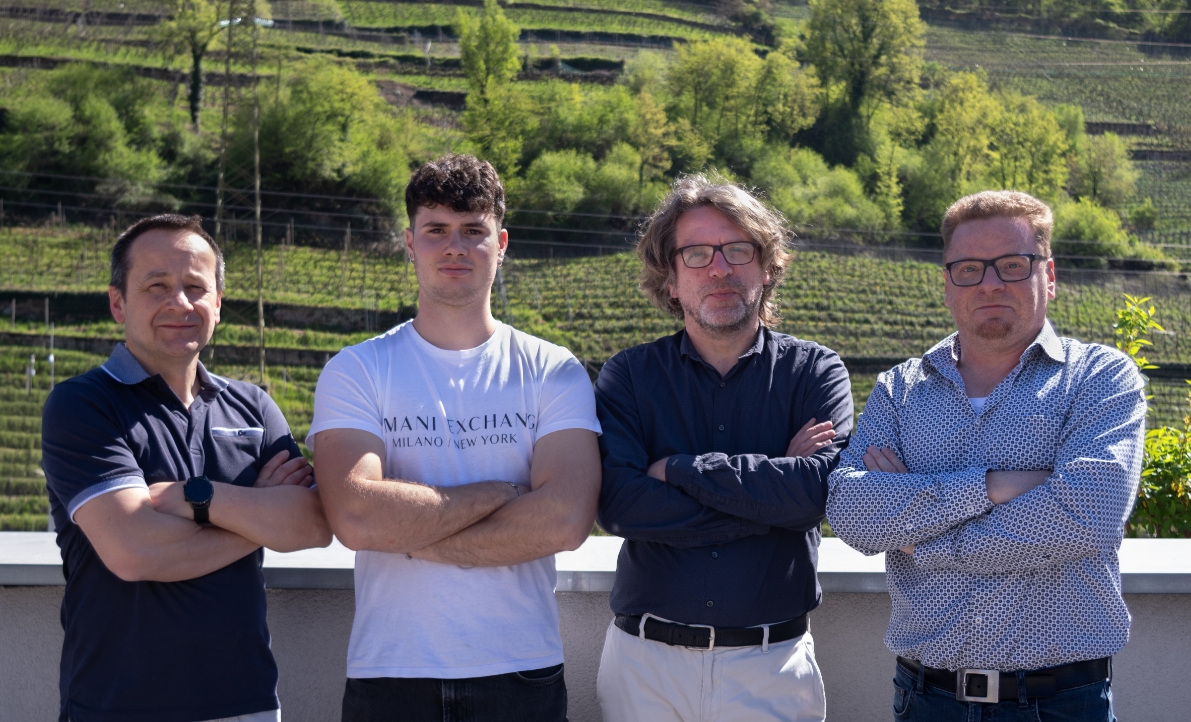 Foto del team. Quattro persone.